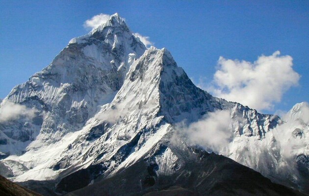 Еверест виявився майже на метр вищим, ніж вважалося 