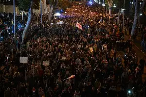 У Тбілісі знову тисячі людей вийшли на протест проти закону про 